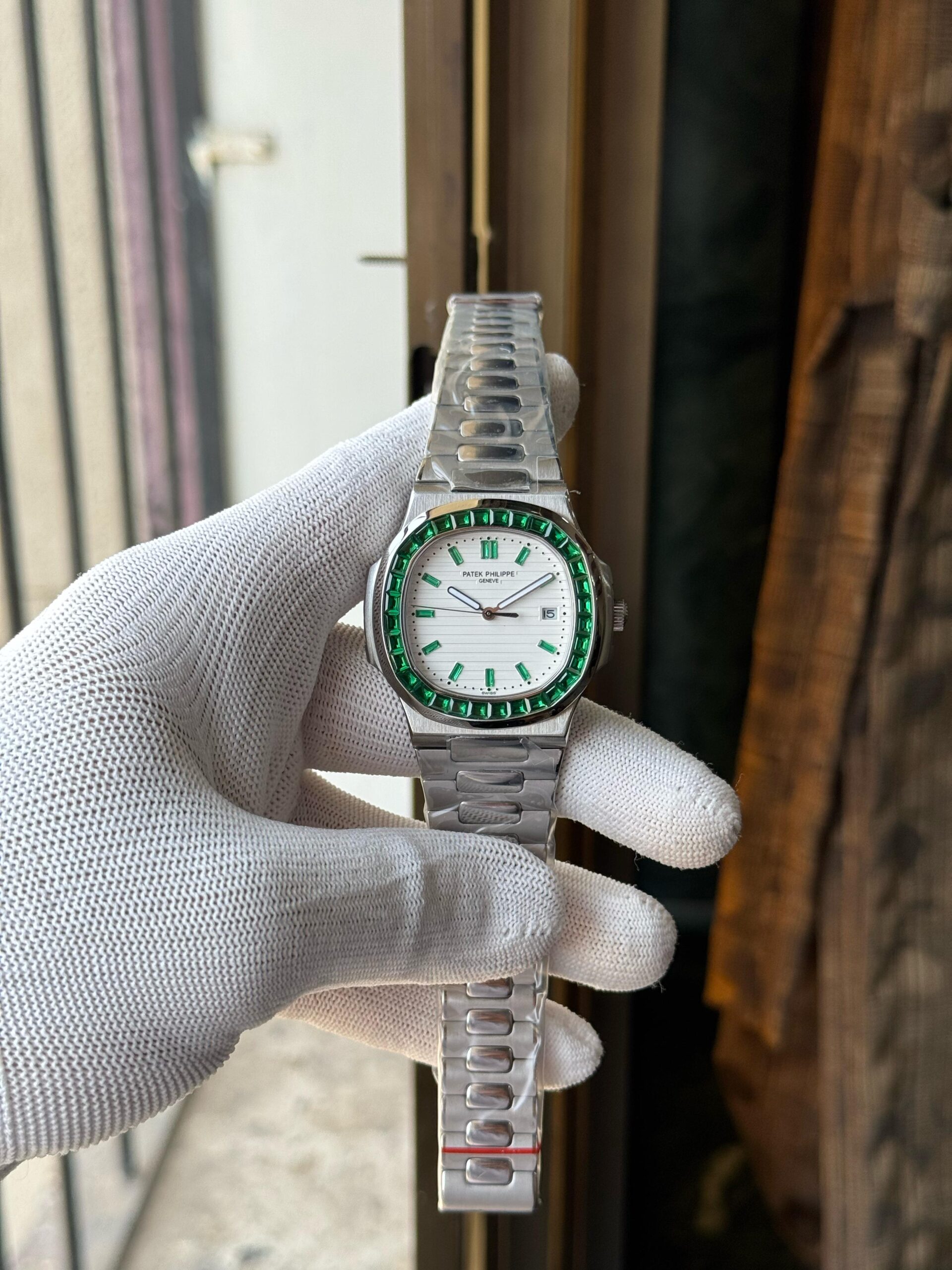 Patek Philippe Nautilus 5711/113P-010 Nautilus Platinum Emeralds