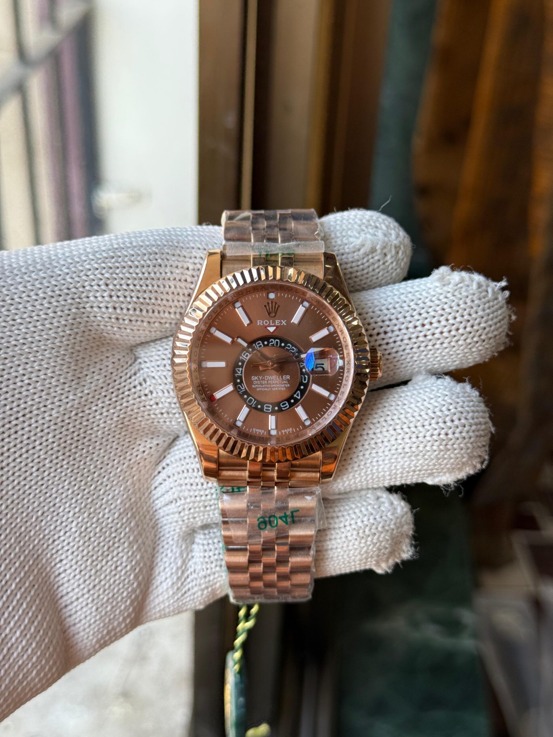 Rolex Sky-Dweller Oyster, 42 mm, Everose gold Reference 336935